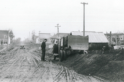 Founder John Ruan makes gravel delivery in 1920s.